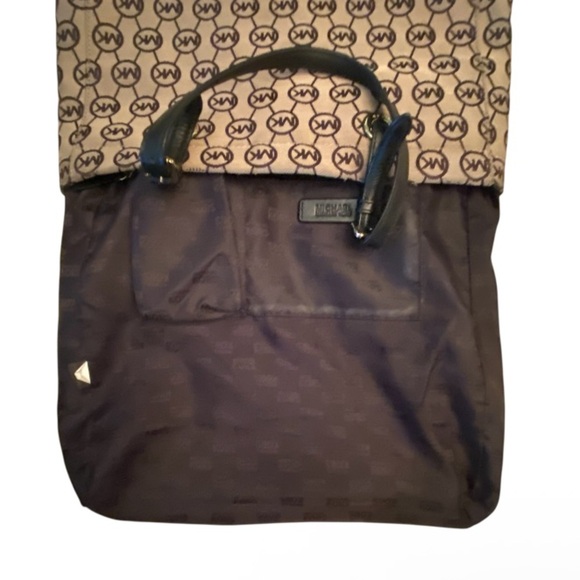 Michael Kors Jet Set North South Monogram Tote - Beige & Black - Picture 4 of 8